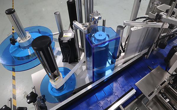 高速貼標(biāo)機,貼標(biāo)設(shè)備,全自動貼標(biāo)機