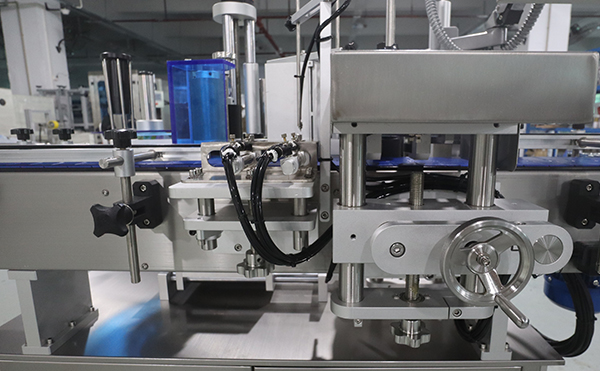 全自動圓瓶貼標(biāo)機,貼標(biāo)機設(shè)備,全自動貼標(biāo)機