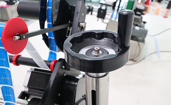 圓瓶貼標(biāo)機(jī),貼標(biāo)機(jī),全自動(dòng)貼標(biāo)機(jī)