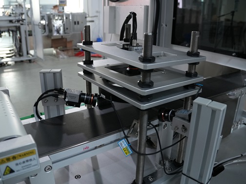 為什么越來(lái)越多工廠(chǎng)選擇外觀(guān)視覺(jué)檢測(cè)設(shè)備?答案在這里